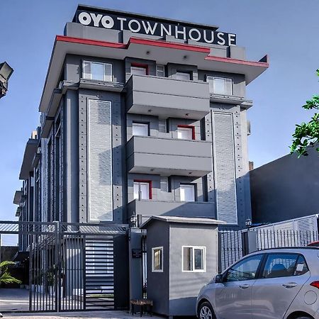 Hotel Oyo Townhouse 044 Sector 14 Gurugram Gurgaon Zewnętrze zdjęcie
