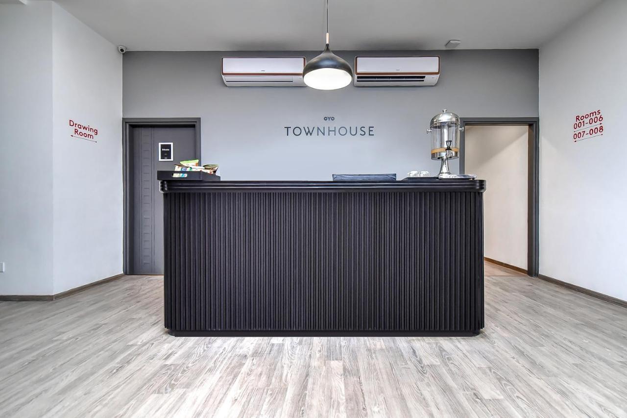 Hotel Oyo Townhouse 044 Sector 14 Gurugram Gurgaon Zewnętrze zdjęcie
