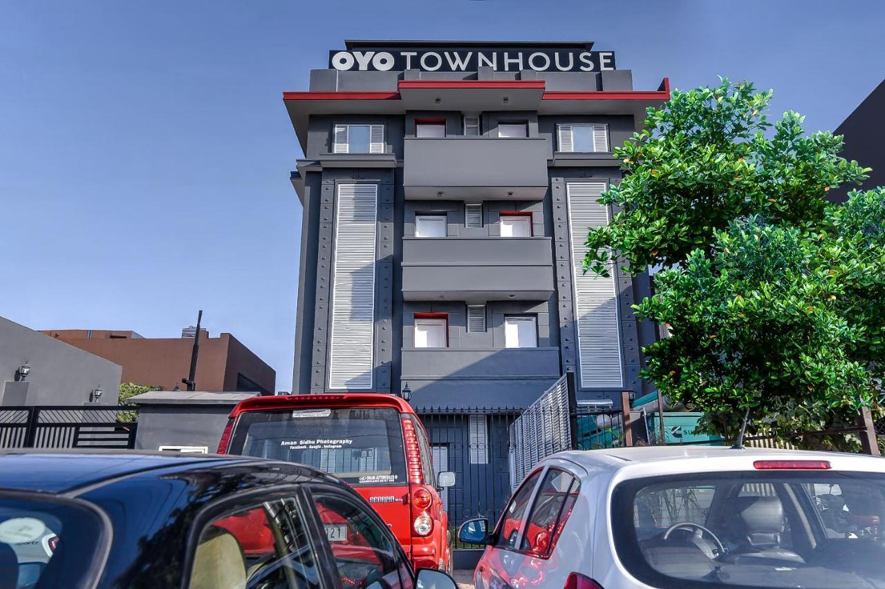 Hotel Oyo Townhouse 044 Sector 14 Gurugram Gurgaon Zewnętrze zdjęcie