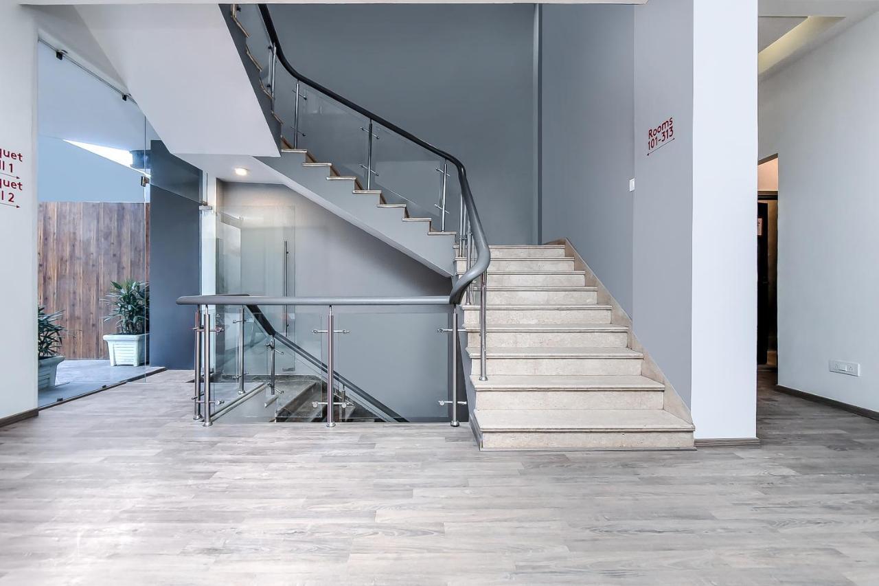 Hotel Oyo Townhouse 044 Sector 14 Gurugram Gurgaon Zewnętrze zdjęcie